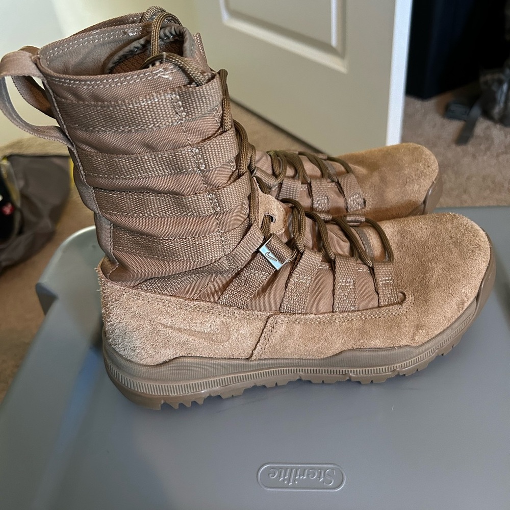 Nike Tan Tactical Boots size 7.5 men’s